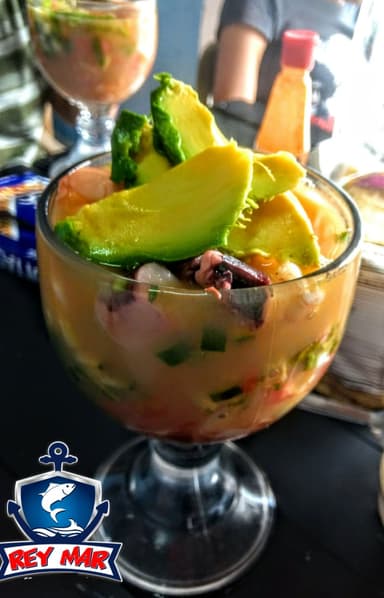Combo coctel más ceviche medio litro