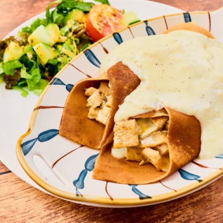Crepa de Pollo en Salsa Blanca