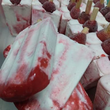 Paleta de Chantilly con Fresa