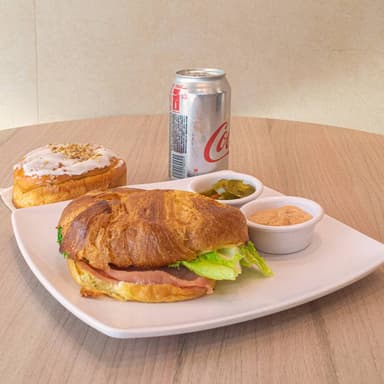 Combo Croissant Jamón y Queso