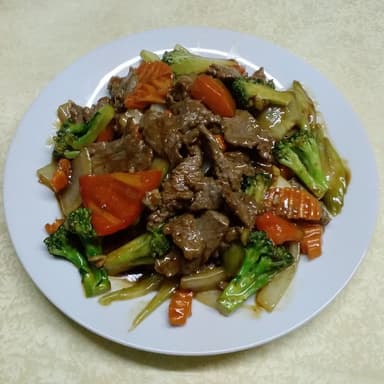 Lomito con Vegetales en Salsa de Ostión