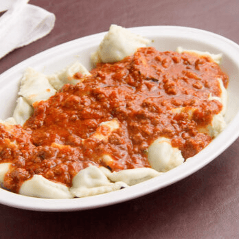 Ravioles con Salsa Boloñesa