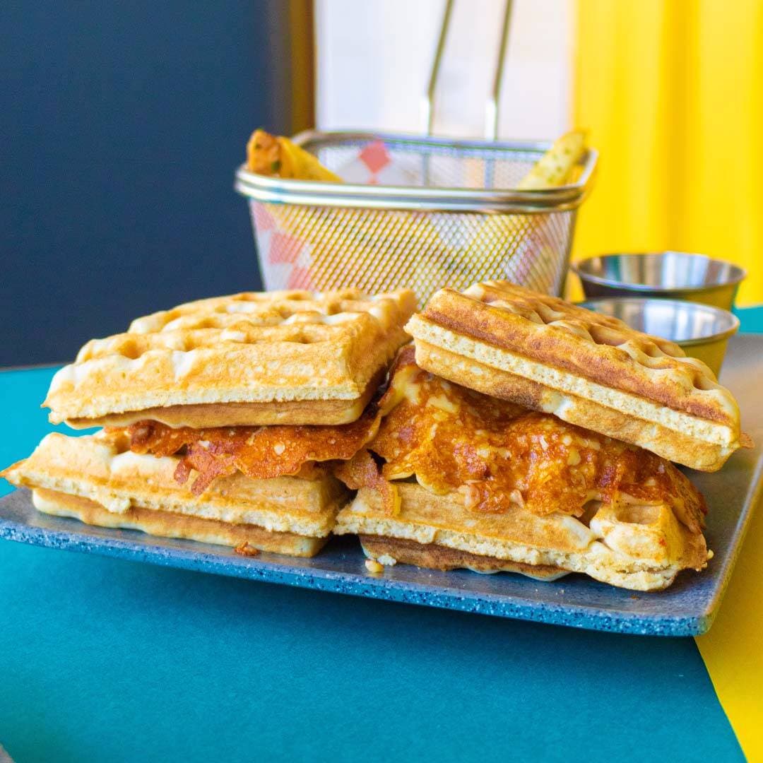 Chicken N Waffle Sándwich