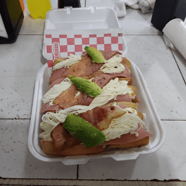 Orden de 3 Hot Dogs Especiales