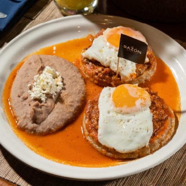 HUEVOS SALTILLENSES DE CHICHARRON