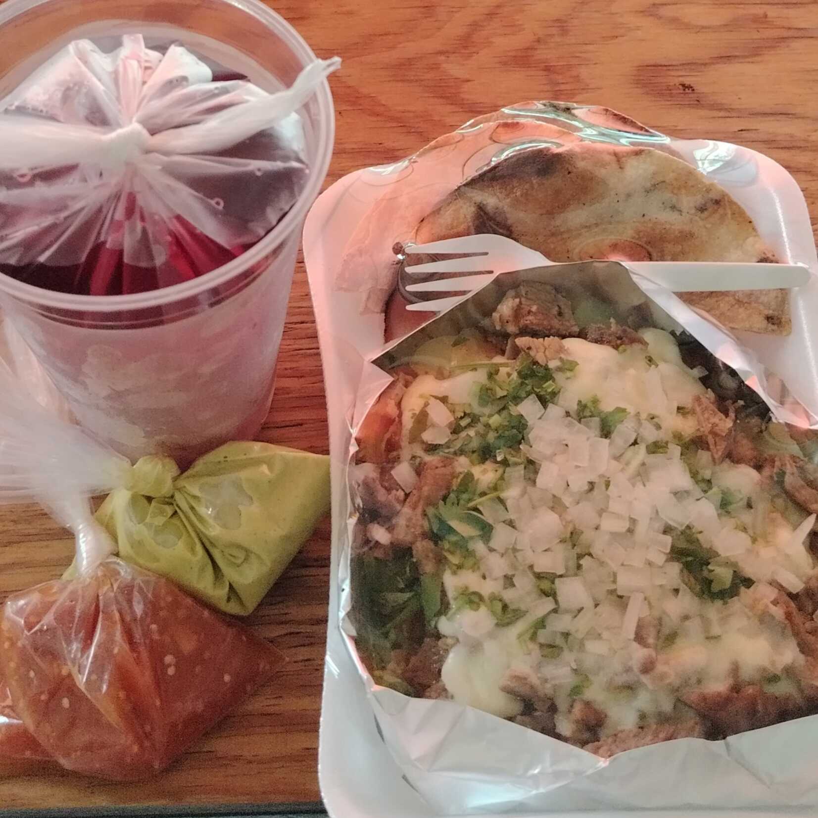 Combo Papa con Carne Asada y Agua Jamaica 500ml