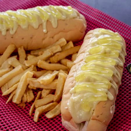 2’ Perros Gratinado & Papas Fritas