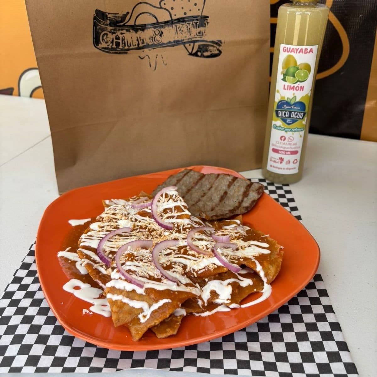 Chilaquiles + Arrachera + Refresco