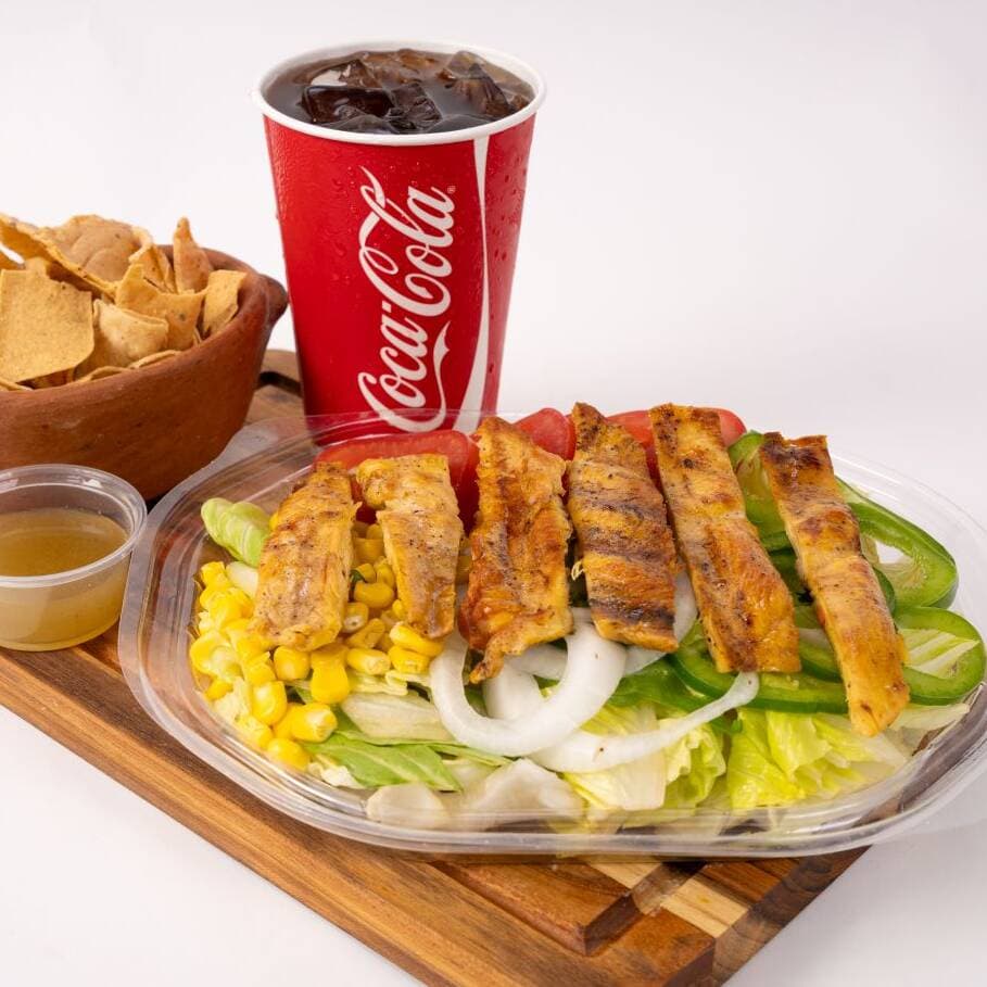 Ensalada del Sur con Pollo y Refresco 600 Ml.