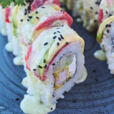 Tuna avocado roll