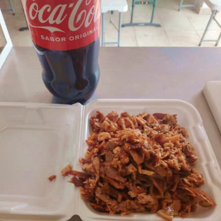 3/4 Carnitas Surtidas + Coca Cola Familiar