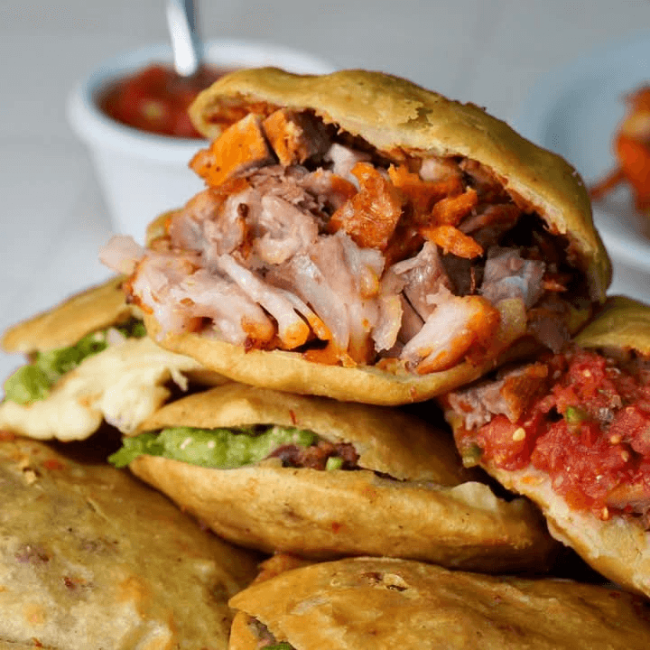 Gordita Con Carnitas Maciza