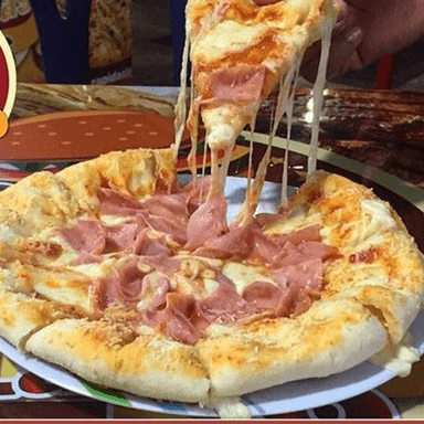 PIZZA PARA 2 JAMON - SALAMI + BORDE QUESO