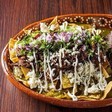 Chilaquiles con Birria en Salsa Verde