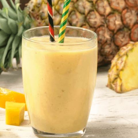 AGUA DE PIÑA CON GUAYABA