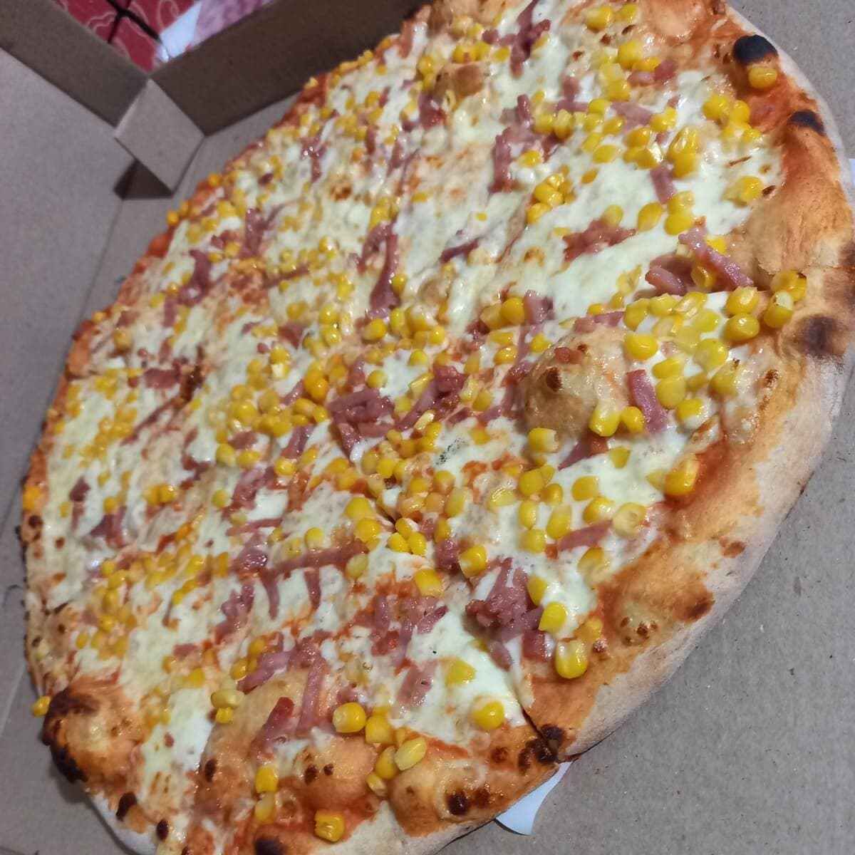 Combo-Pizza Mediana + 2 Rollos Pizza + Beb. 1.5Lt