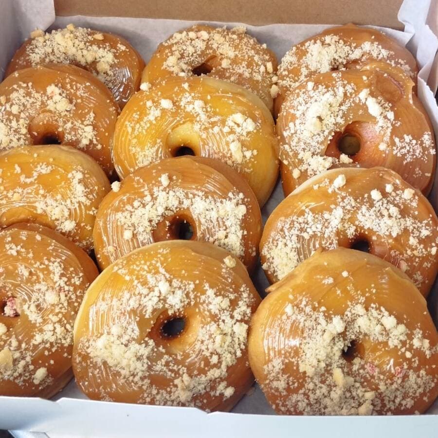 12 Donas Cubiertas de Arequipe y mani