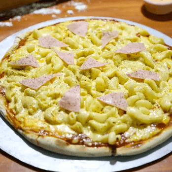 Macaroni & Cheese Pizza
