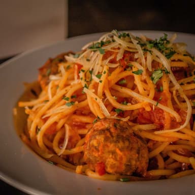 Spaguetti con albondigas