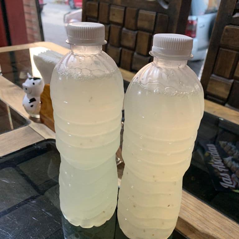 Agua Natural de Limón con Chía
