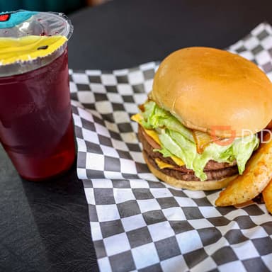 Combo-Hamburguesa Sencilla C/ Papas + 1 Te