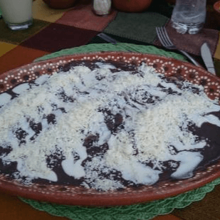 Enfrijoladas con Queso y Crema