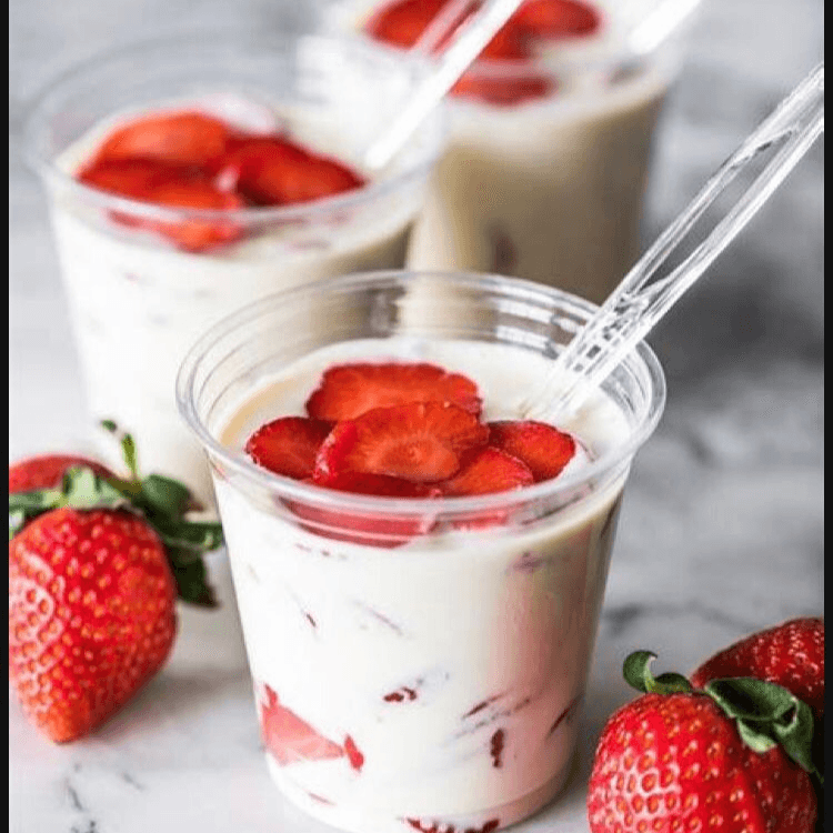 Fresas con crema vaso (10 Oz). Chicas
