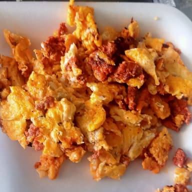 Huevo con Chorizo*