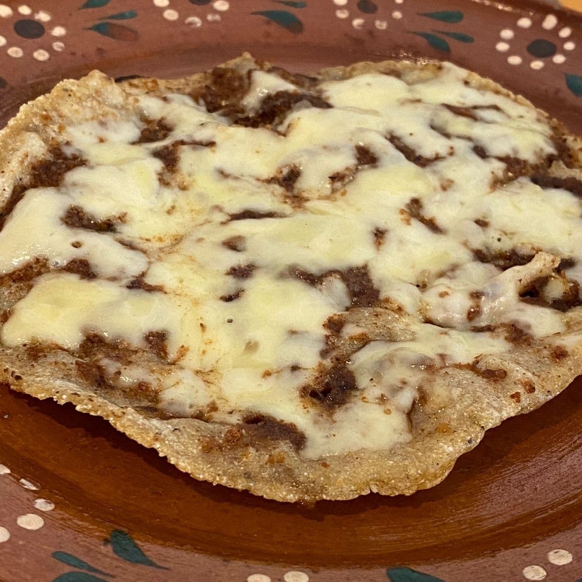 Tortilla de maíz hecha a mano con Asiento y queso