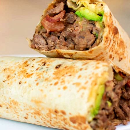 Burrito de Bistec Ranchero con Aguacate