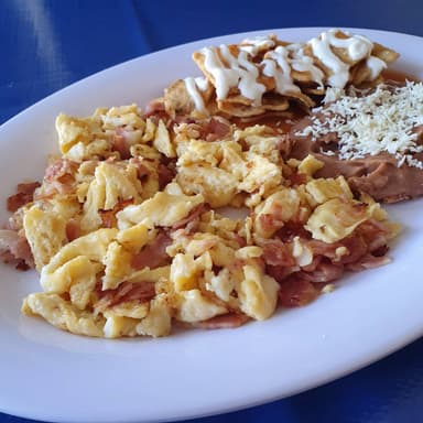 Huevos con Tocino 2X1