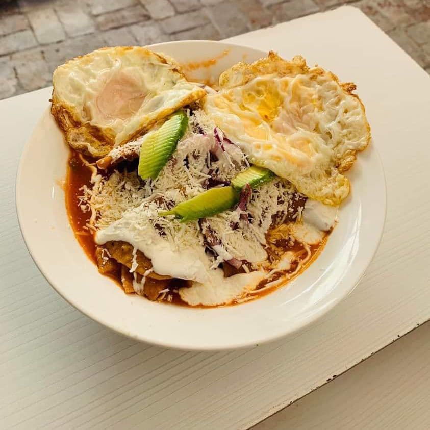 Chilaquiles verdes o rojos con cafe incluido