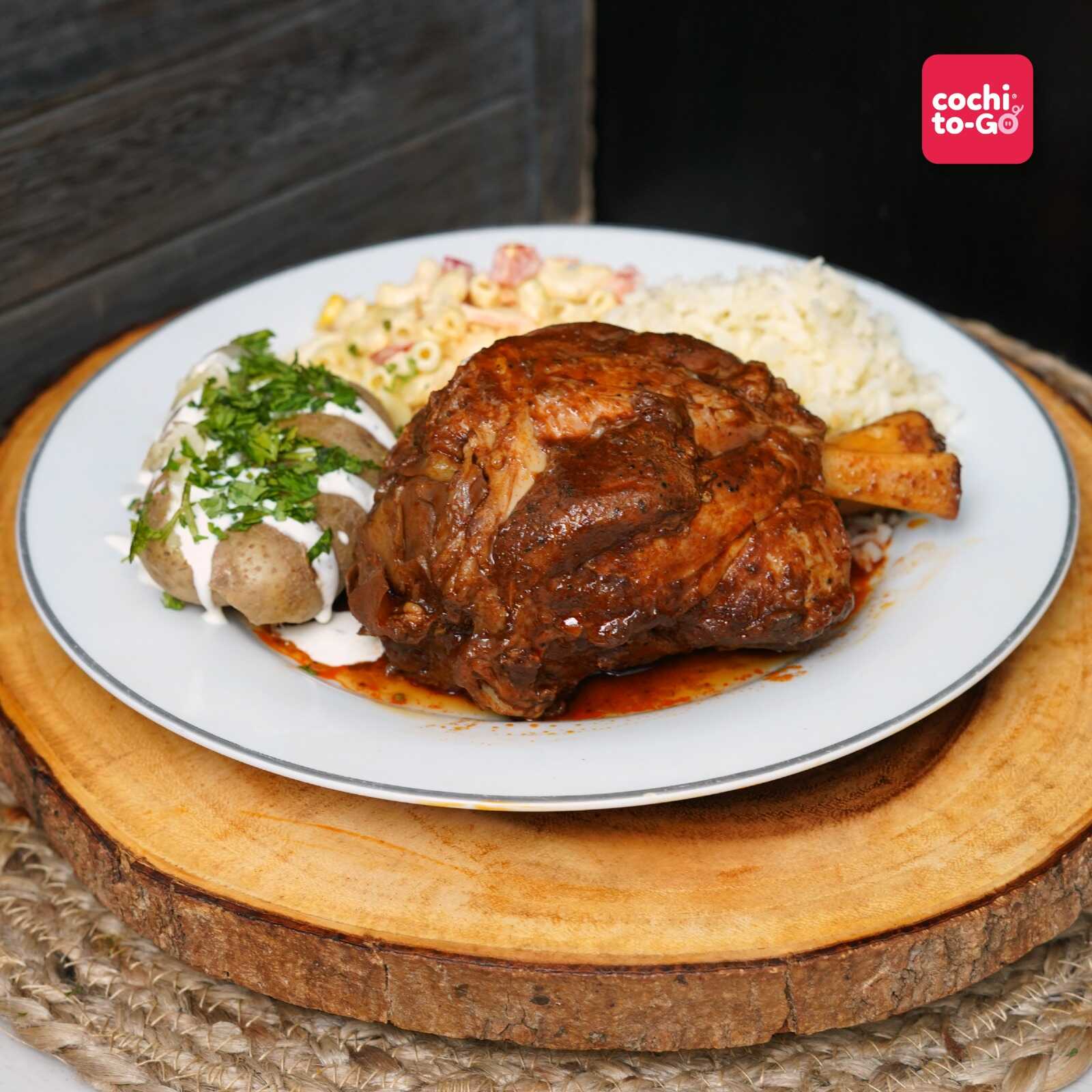 Chamorro de Cerdo y Papa Al Horno