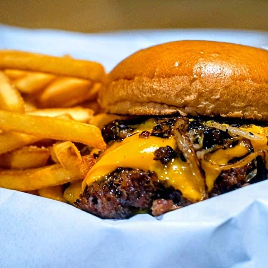 Cheeseburger + Papas