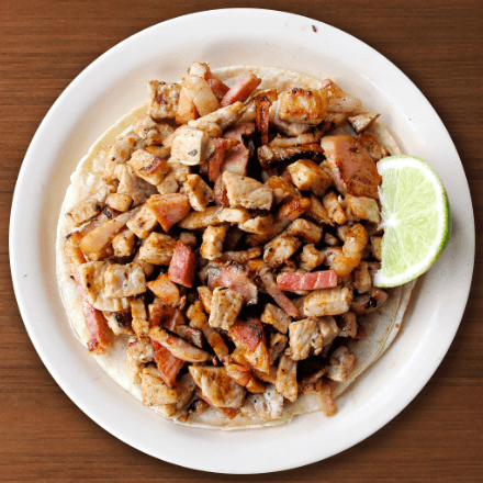 TACO DE CHULETA Y TOCINO