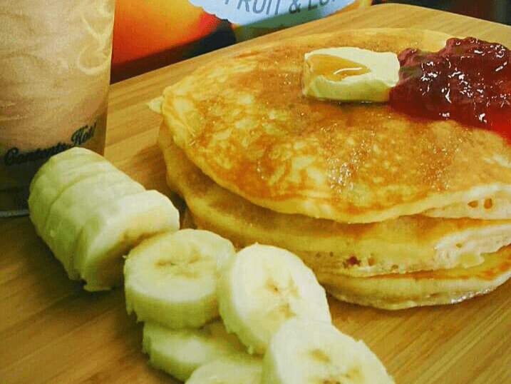 COMBO HOT CAKES + BEBIDA
