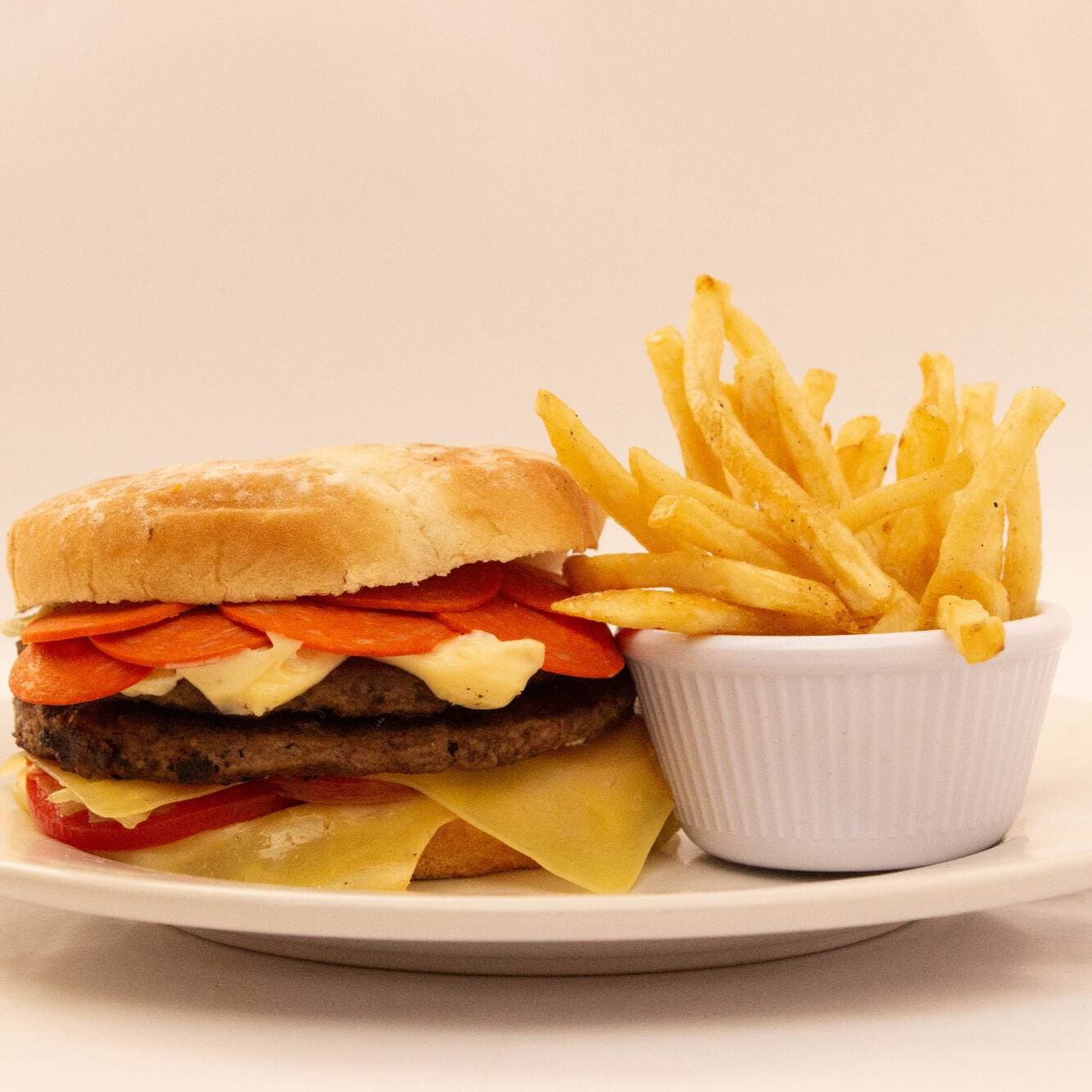 Hamburguesa Peperoni ( Promo con Porcion de Papas)