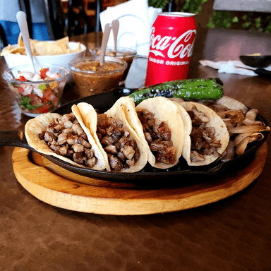 Tacos de carne asada