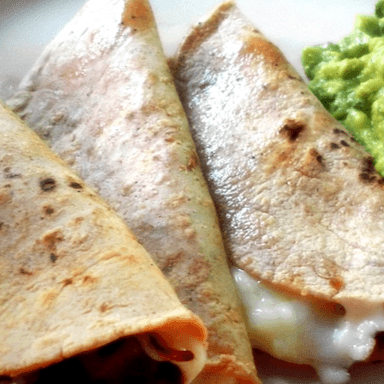 Quesadilla Grande de Harina