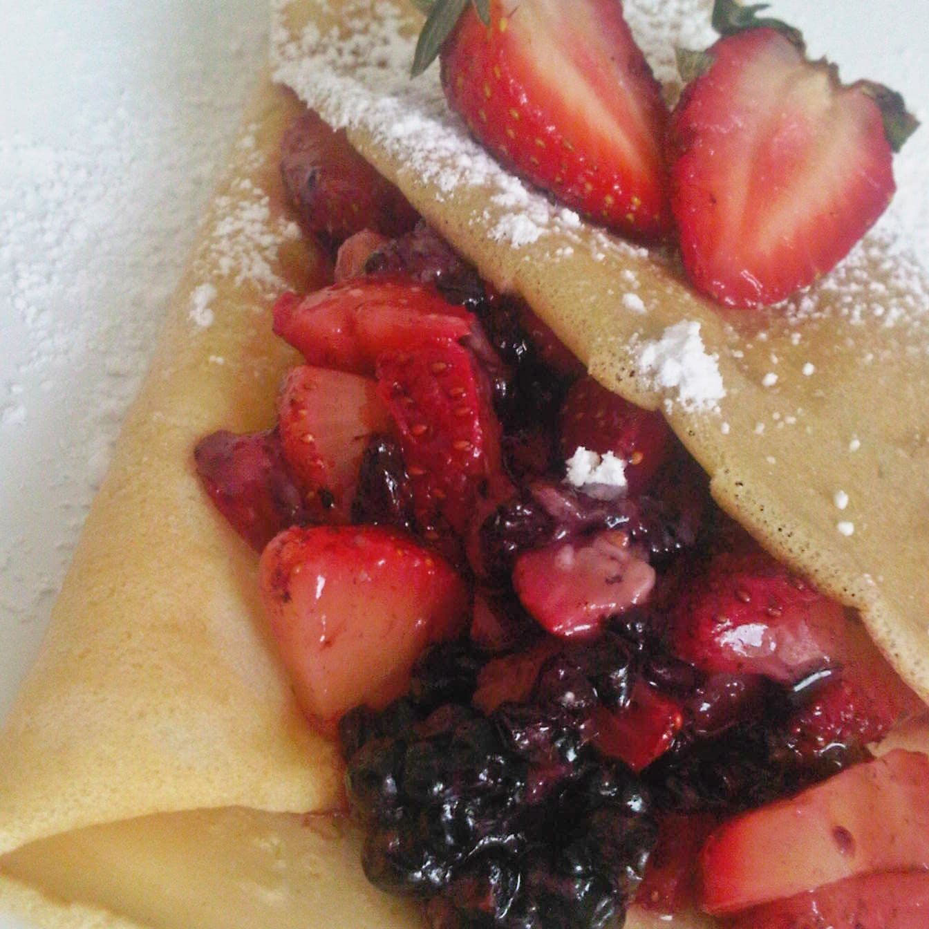 Crepa de Filadelfia con Mermelada de Frutos Rojos.