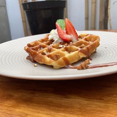 Waffle Cajeta y Nuez
