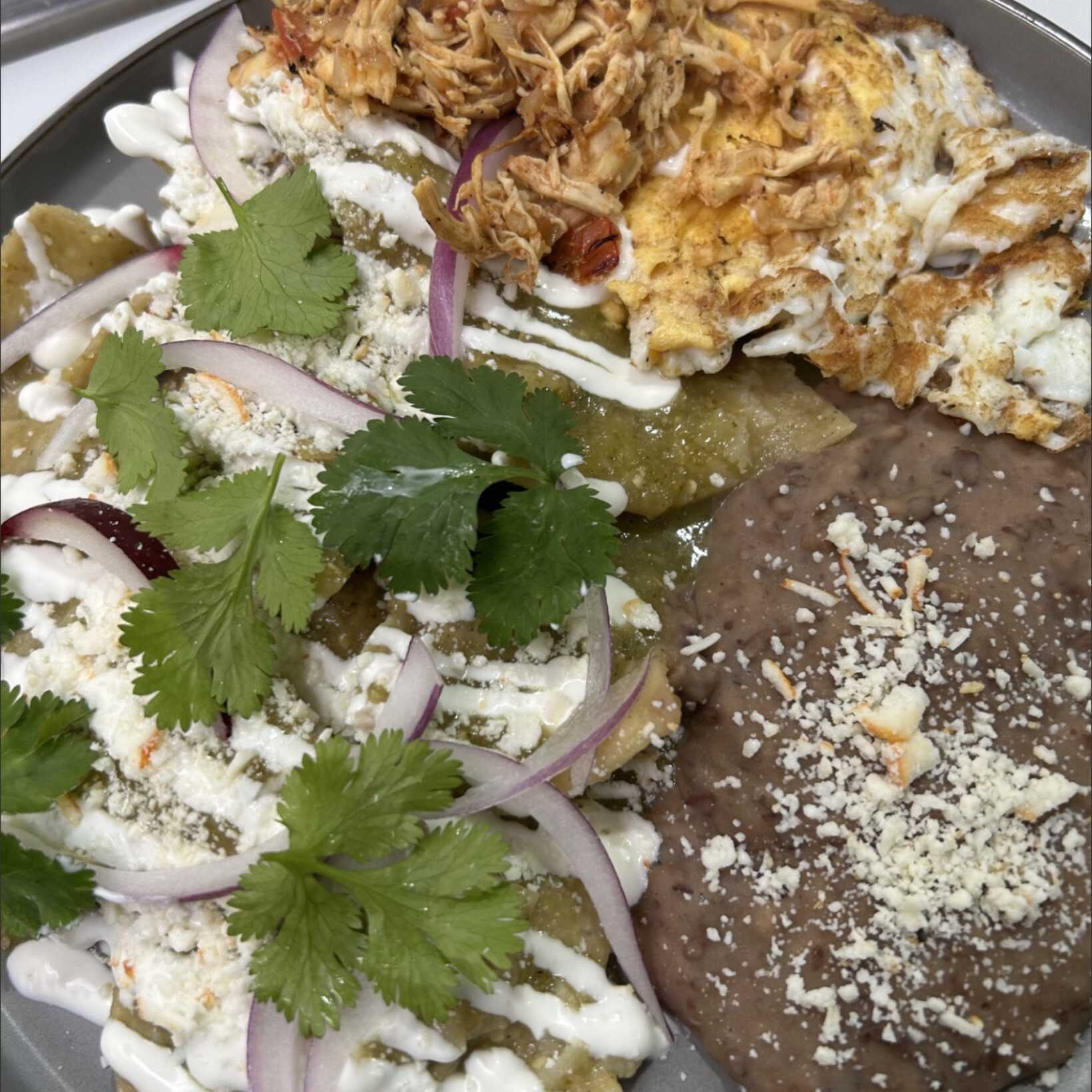 CHILAQUILES TRADICIONALES ROJOS