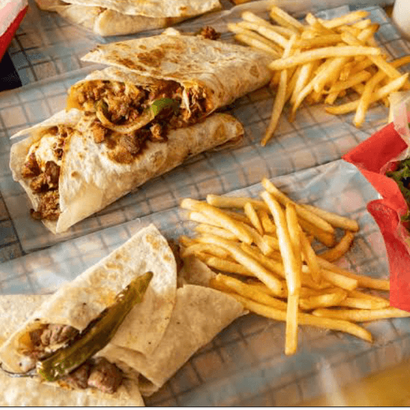 Burrito campechano+ papas francesa+ agua de sabor