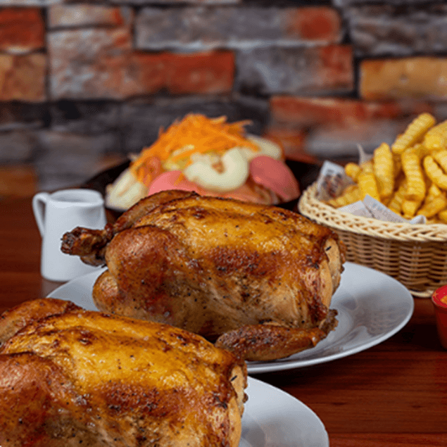 2 Pollos + 2 porciones de Papas + Ensalada +cremas