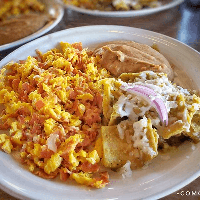 Chilaquiles & Huevo con Jamon