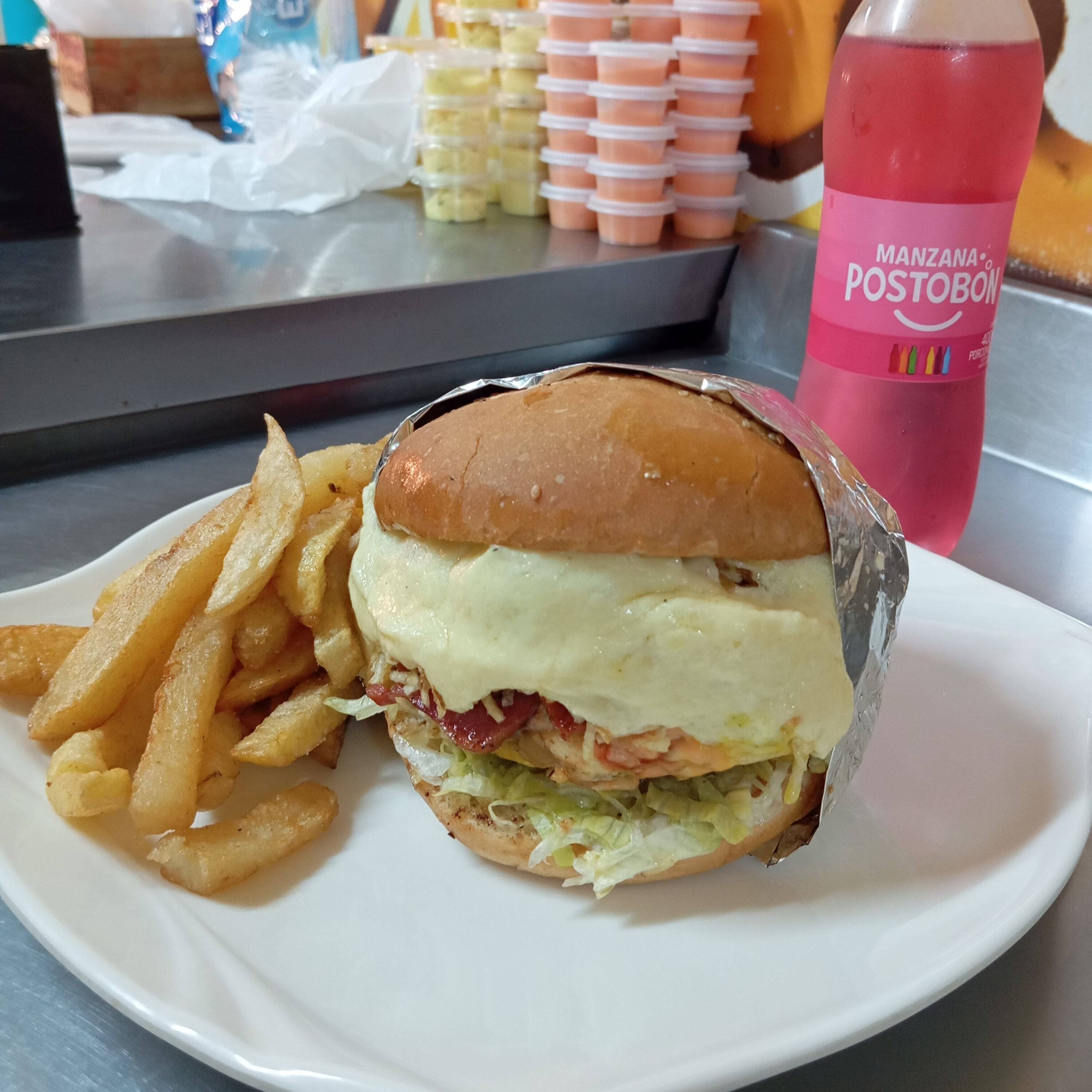 Hamburguesa De Pollo +Papas Francesas +Gaseosa 400