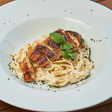 Pasta Alfredo con Pollo