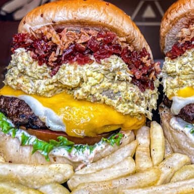 Hamburguesa APACHE + Papas a la Francesa