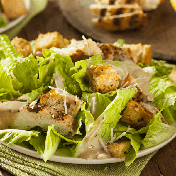 ENSALADA DE POLLO EMPANIZADO
