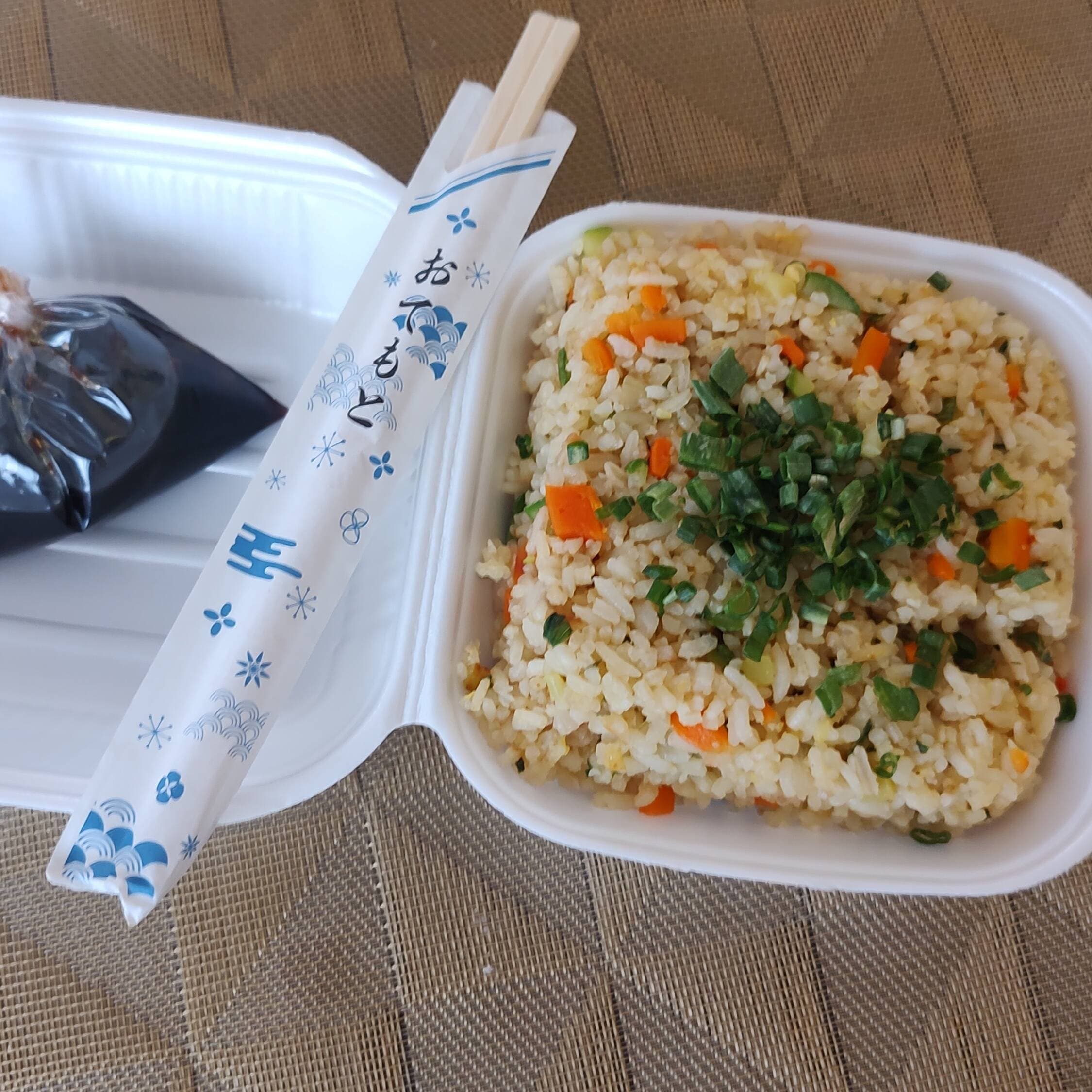 Arroz Frito y Sushi Empanizado